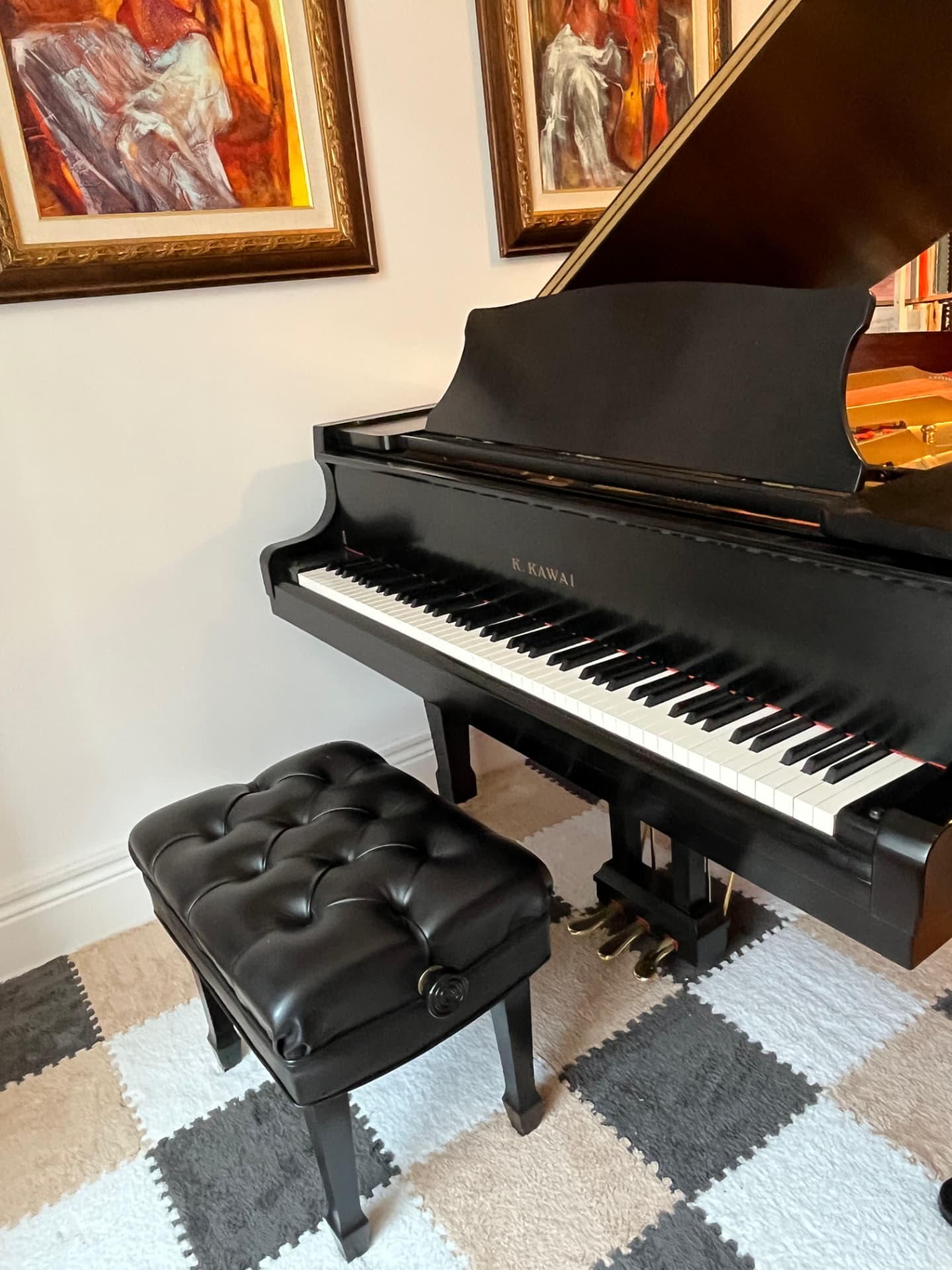 Adjustable bench and an even, responsive action: the working heart of every lesson.